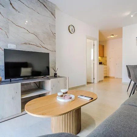 Seaside Elegant 1br Flat In Prime Location