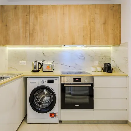 Seaside Elegant 1br Flat In Prime Location דירה *