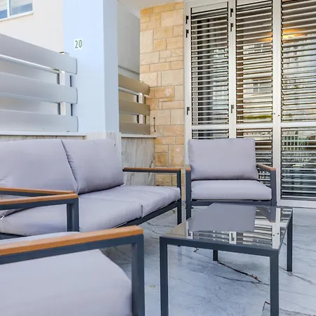 Seaside Elegant 1br Flat In Prime Location דירה *