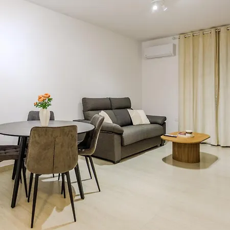 Seaside Elegant 1br Flat In Prime Location *