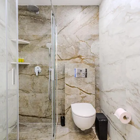 Seaside Elegant 1br Flat In Prime Location *