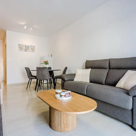 Seaside Elegant 1br Flat In Prime Location