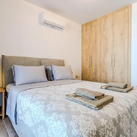 Seaside Elegant 1br Flat In Prime Location *