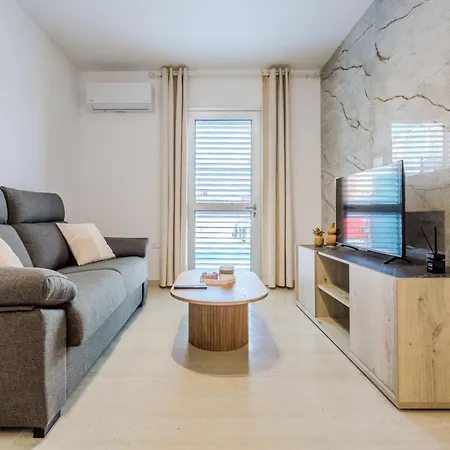 Seaside Elegant 1br Flat In Prime Location * פאפוס