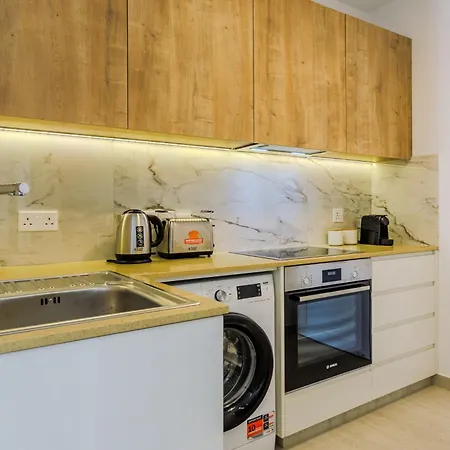 Seaside Elegant 1br Flat In Prime Location * פאפוס