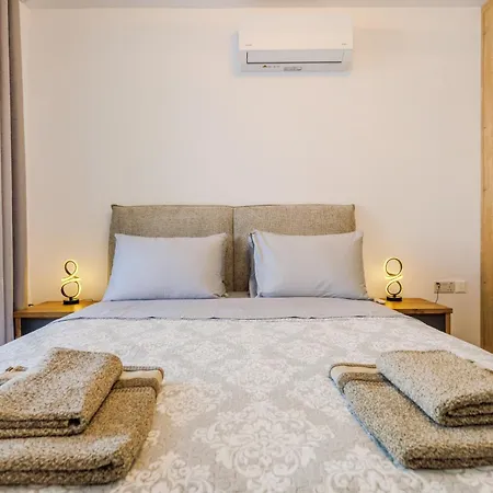 Seaside Elegant 1br Flat In Prime Location *
