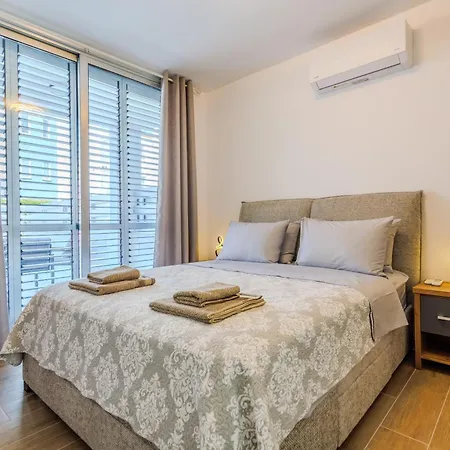 Seaside Elegant 1br Flat In Prime Location פאפוס