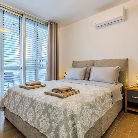 Seaside Elegant 1br Flat In Prime Location פאפוס