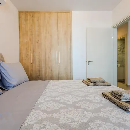 Seaside Elegant 1br Flat In Prime Location *