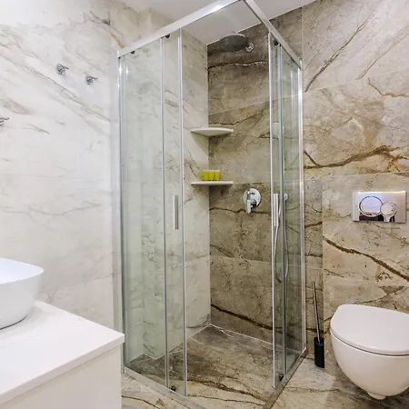 Seaside Elegant 1br Flat In Prime Location *