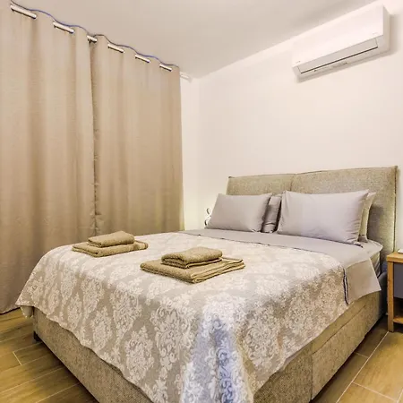Seaside Elegant 1br Flat In Prime Location *